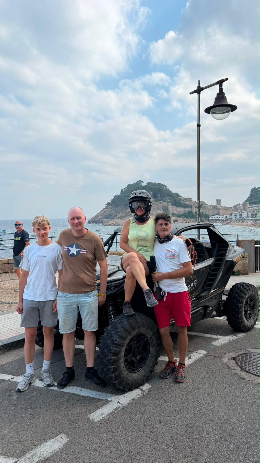 Cliente disfrutando de una experiencia offroad en la Costa Brava con MR Offroad Experience (7)