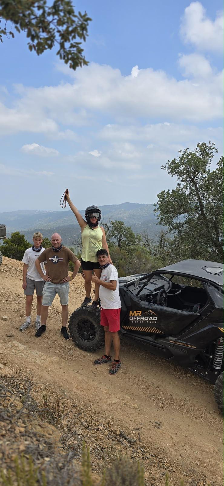 Cliente disfrutando de una experiencia offroad en la Costa Brava con MR Offroad Experience (8)