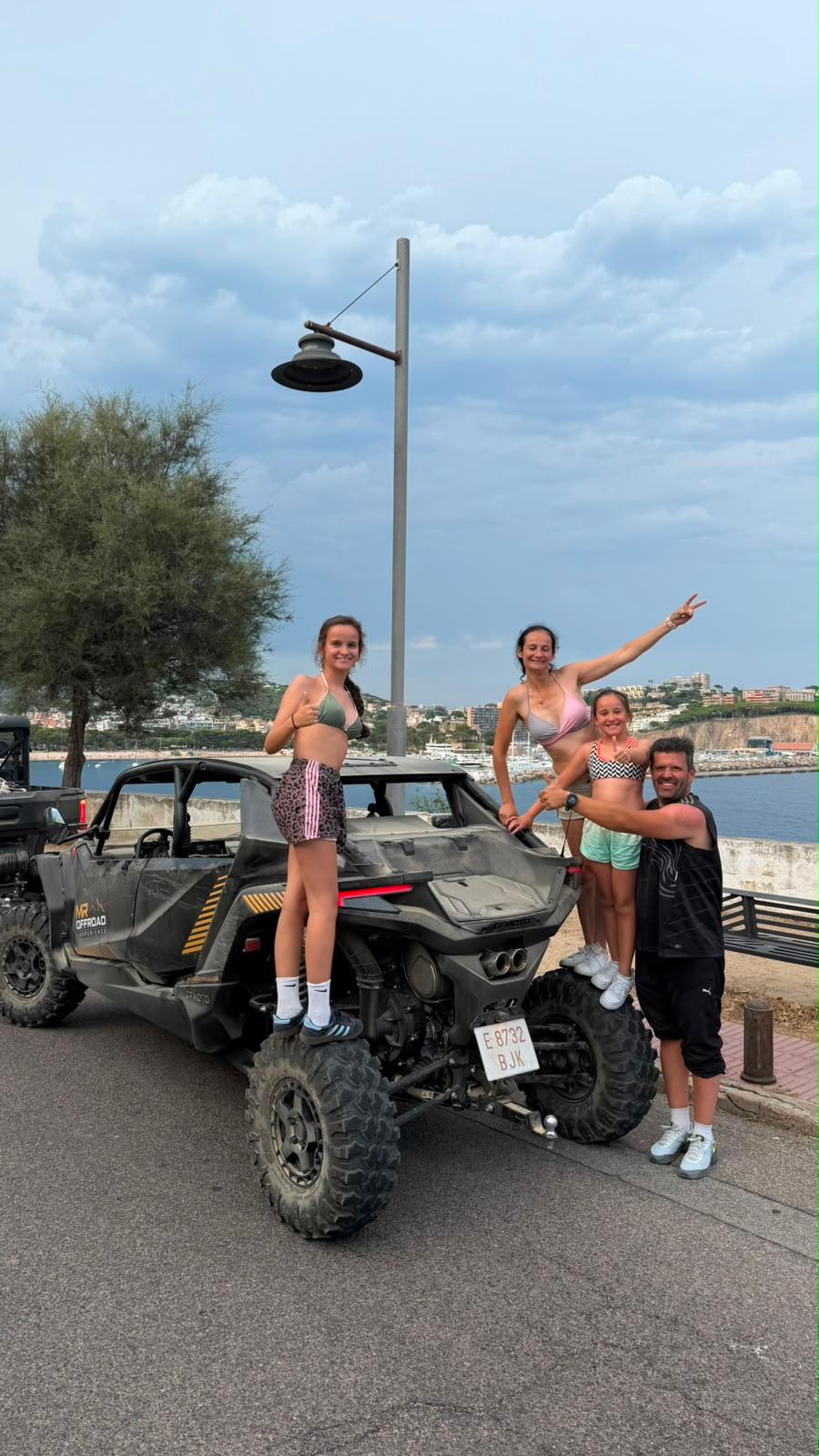 Cliente disfrutando de una experiencia offroad en la Costa Brava con MR Offroad Experience (10)